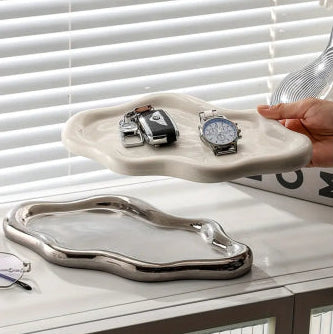 Keramicka posuda u obliku oblaka