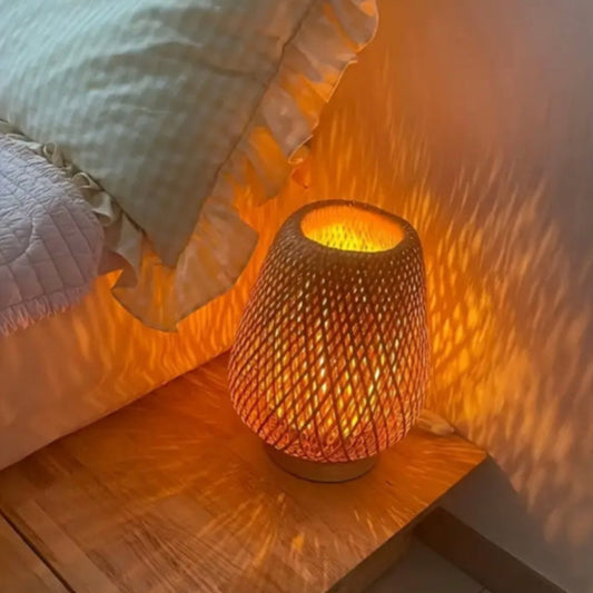 Dekorativna Sto(lna) Lampa “AmberGlow”